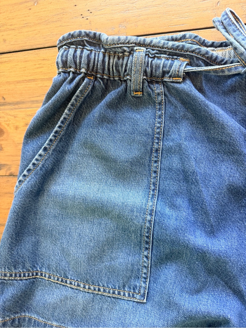 Time and Tru Blue Denim Elastic Waist Drawstring Shorts - Picture 3 of 9